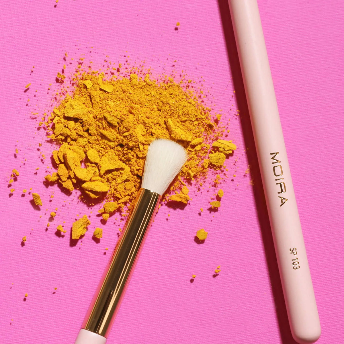103-Defined Crease Brush