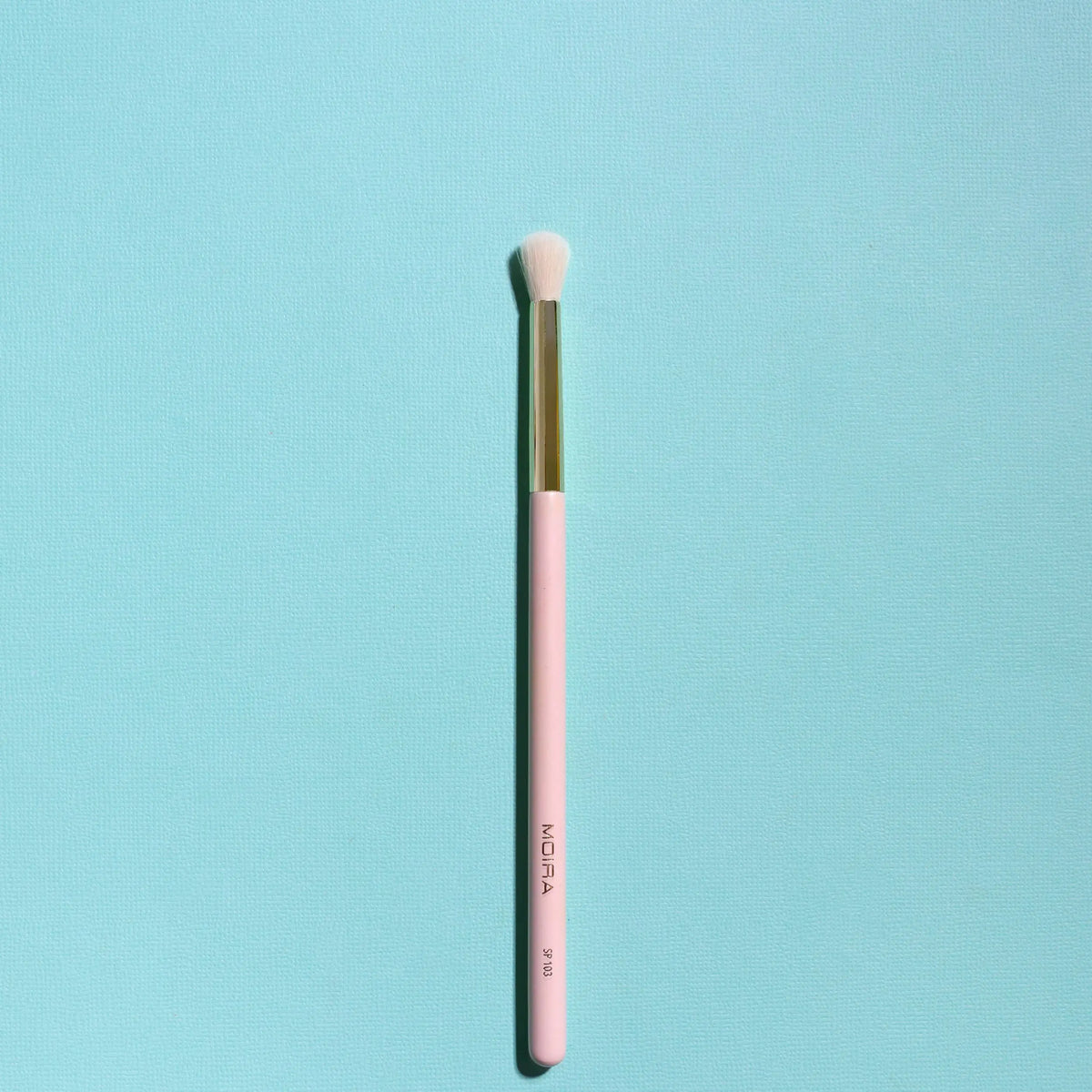 103-Defined Crease Brush