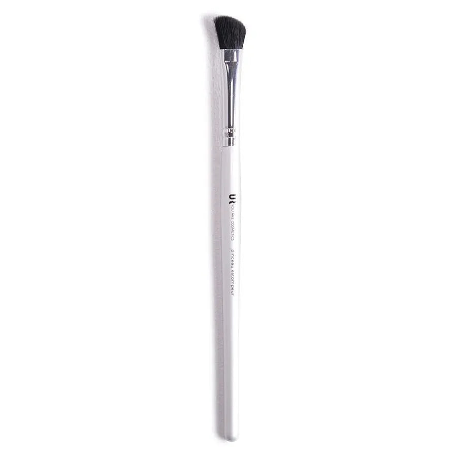 Essential blending brush
